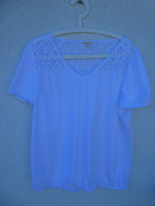 NEU – Esprit  – Bluse, weiß mit Stickereien