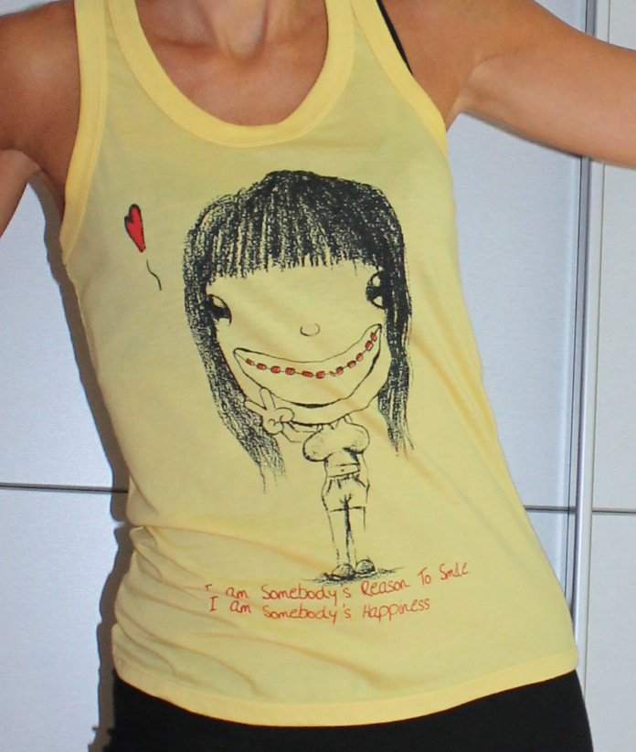 gelbes Muskelshirt mit Aufdruck und Spruch