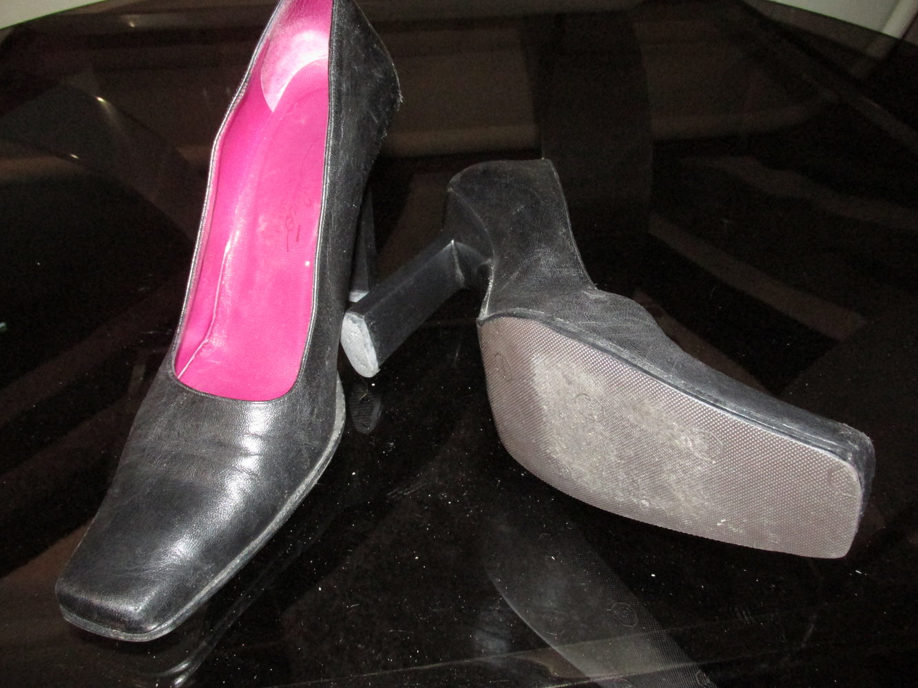 Top !!!  Sexy Leder Schnabelpumps, schwarz, innen rot, ca. 9 bis 10 Absatz, Gr. 38