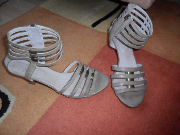 grau beige Sandalen