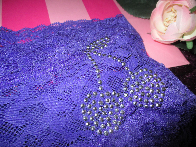 NEU mit ETIKETT * Lace Spitzen mit Nieten * Höschen * Hipster * Slip * Unterhose ''Victoria´s Secret'' Gr. 38- 40/ S- M * violett- veilchen * lila * purple * silber *