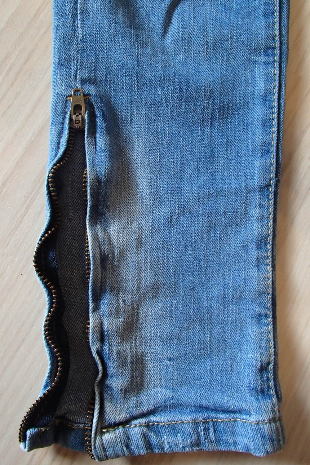 Destroyed Jeans mit 3 Knöpfen 