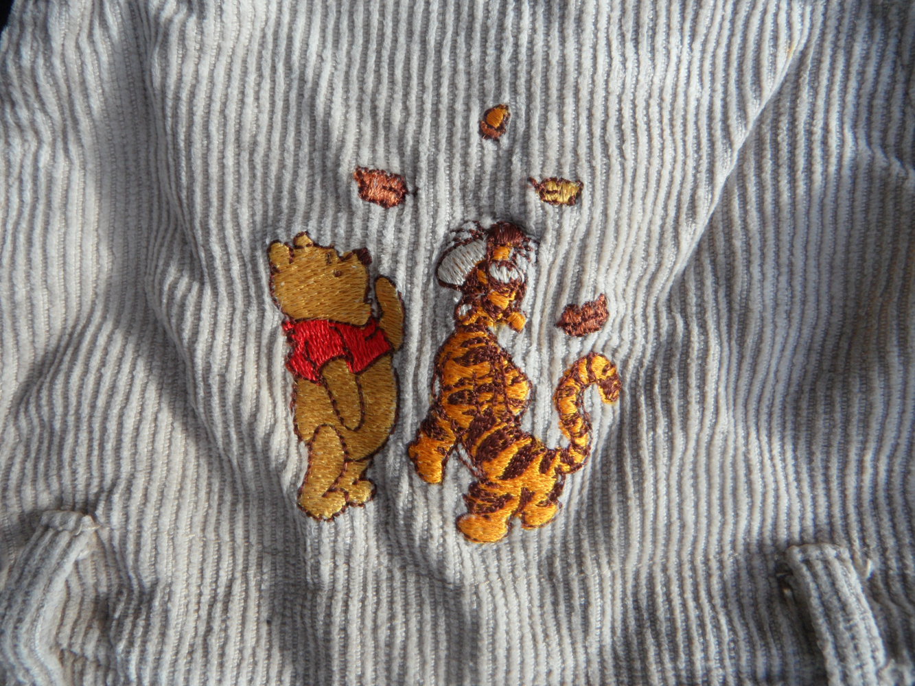 Disneyland Resort Winnie Puh Cord-Latzhose