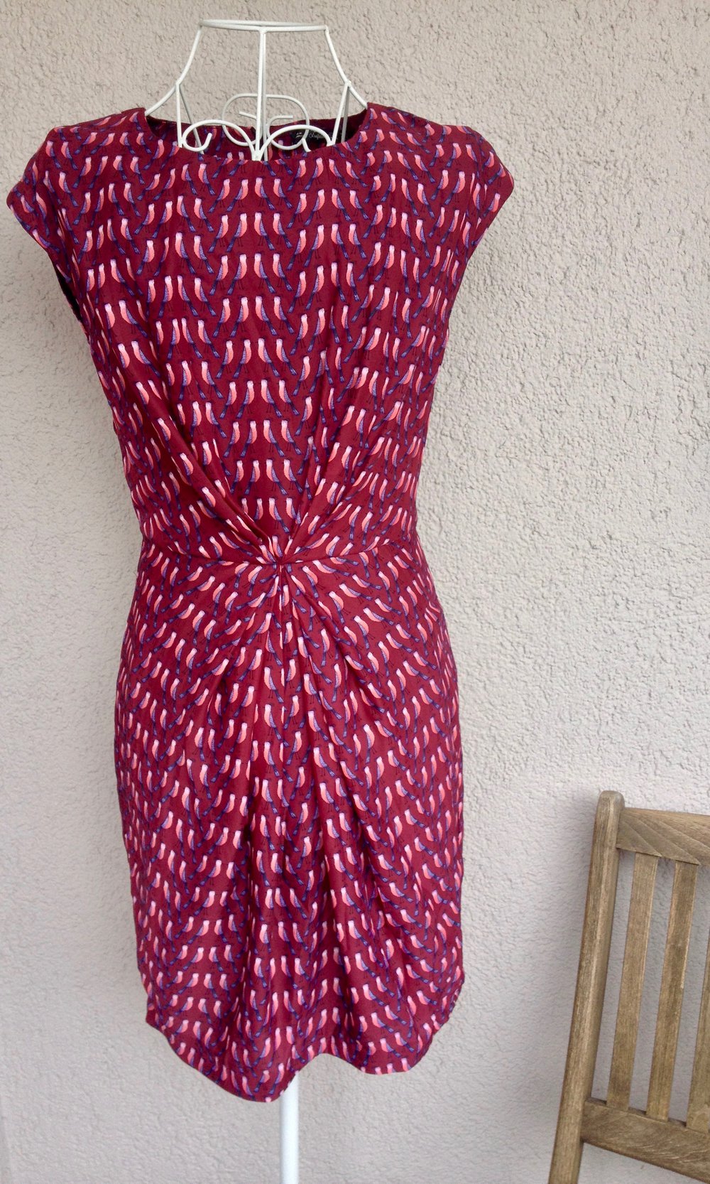 Wunderschönes Kleid mit Vogelmuster von Zara TRF