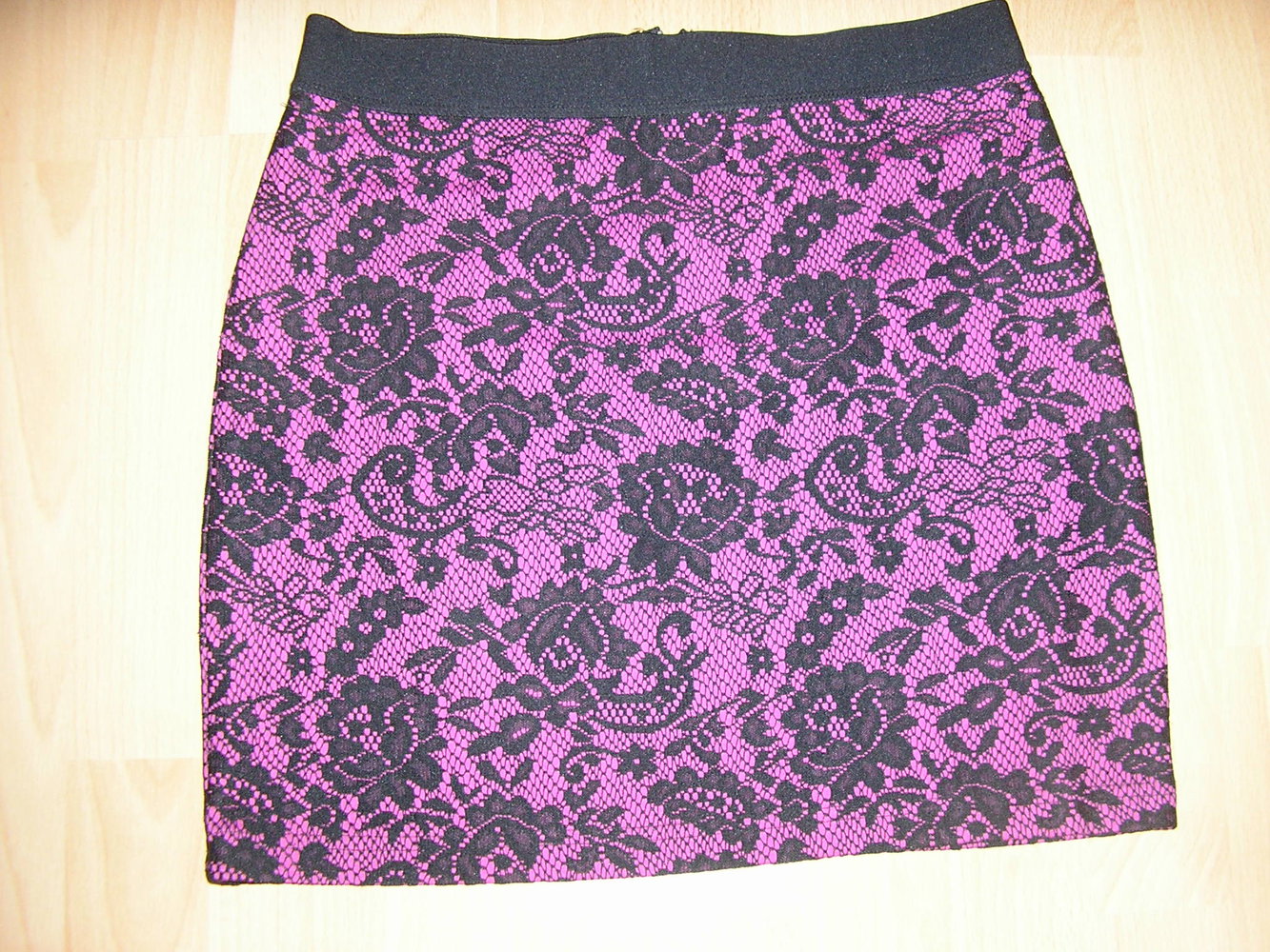 schwarz-lila-Muster-Rock