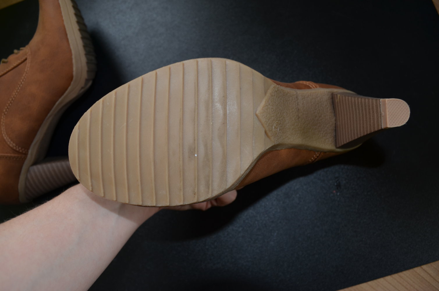 Braune hohe Schuhe