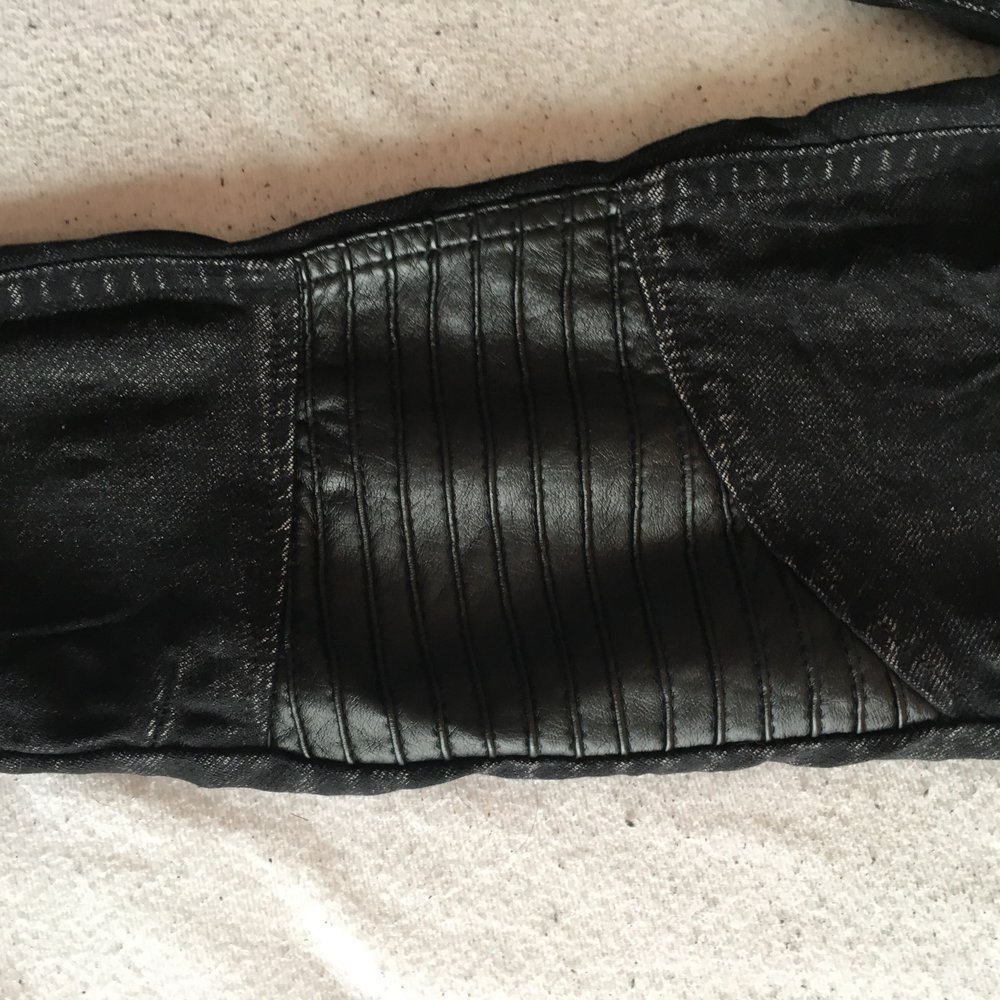 Strech jeans mit ledereinsatz, hose