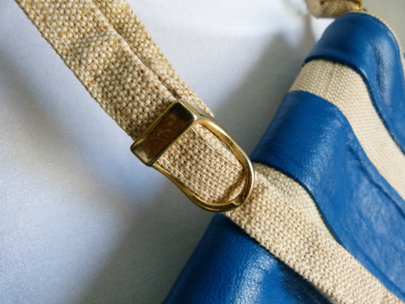 Umhängetasche, original aus den 70er Jahren, Echtleder in blau, mit natur Jute-Trageriemen, Tasche Boho Mori Hippie Festival Goa