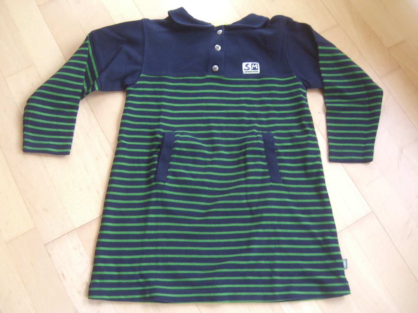 Süßes Kleid in Marinestil