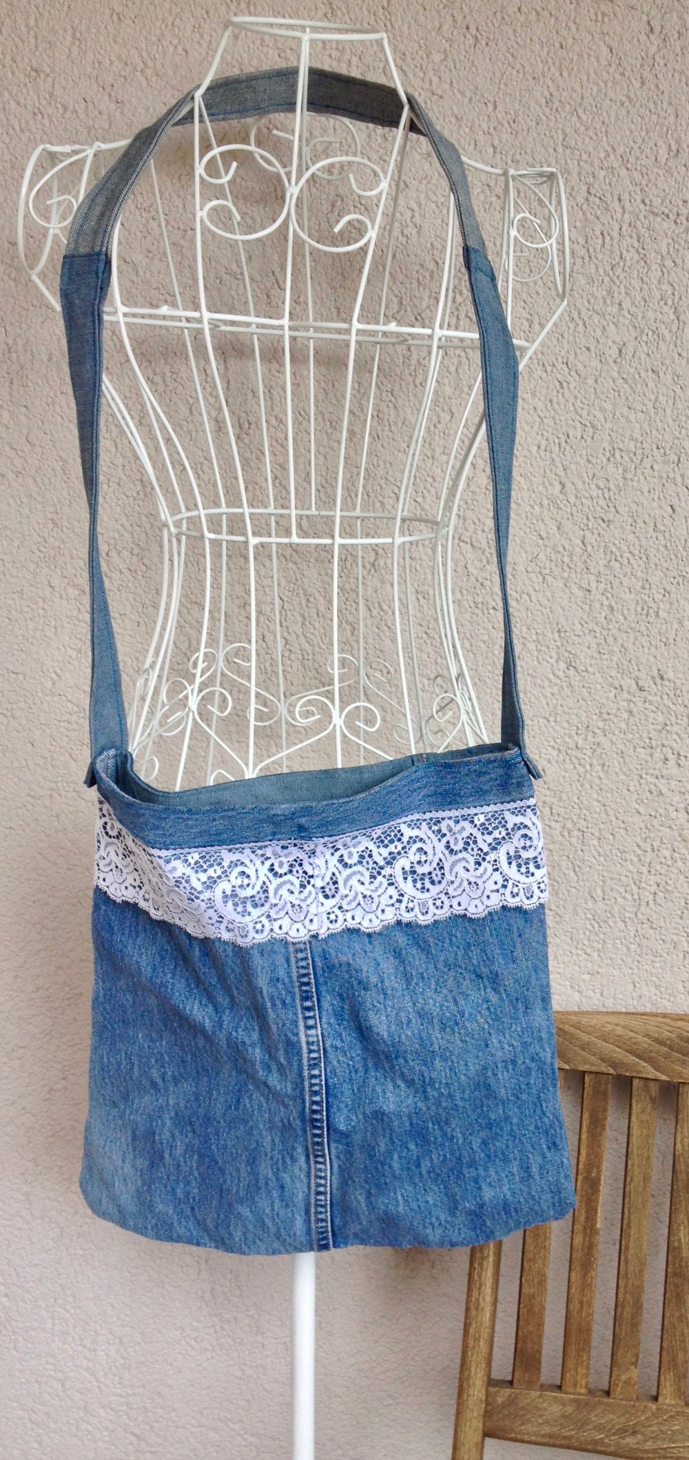 Wunderschöne Tasche mit Spitze