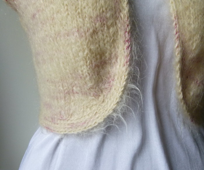 Strickweste Bolero, Handarbeit, superweich und flauschig, hellgelb pink meliert, Unikat, Boho Mori Vintage Goa Retro 70s Festival Lagenlook Cottagecore