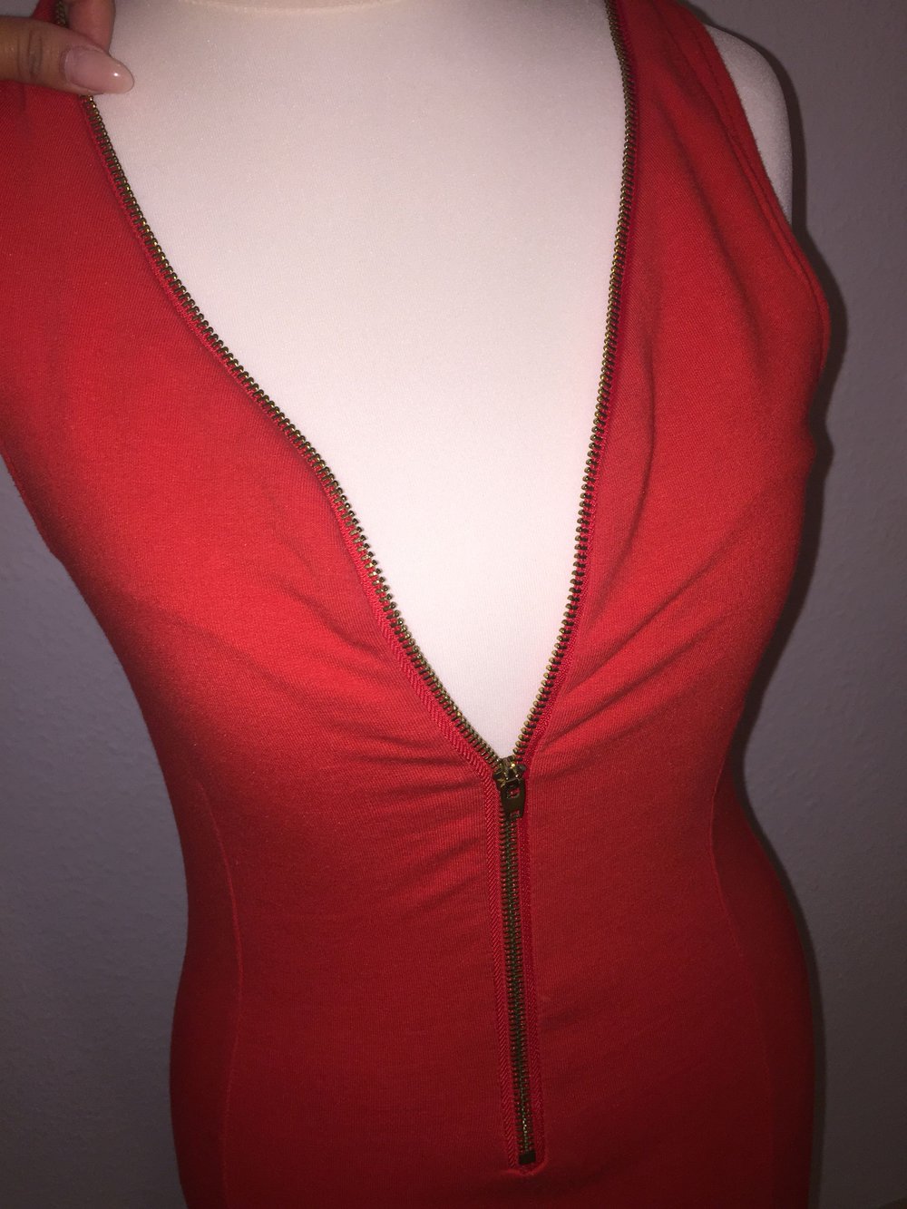 Rotes Enges Kleid 