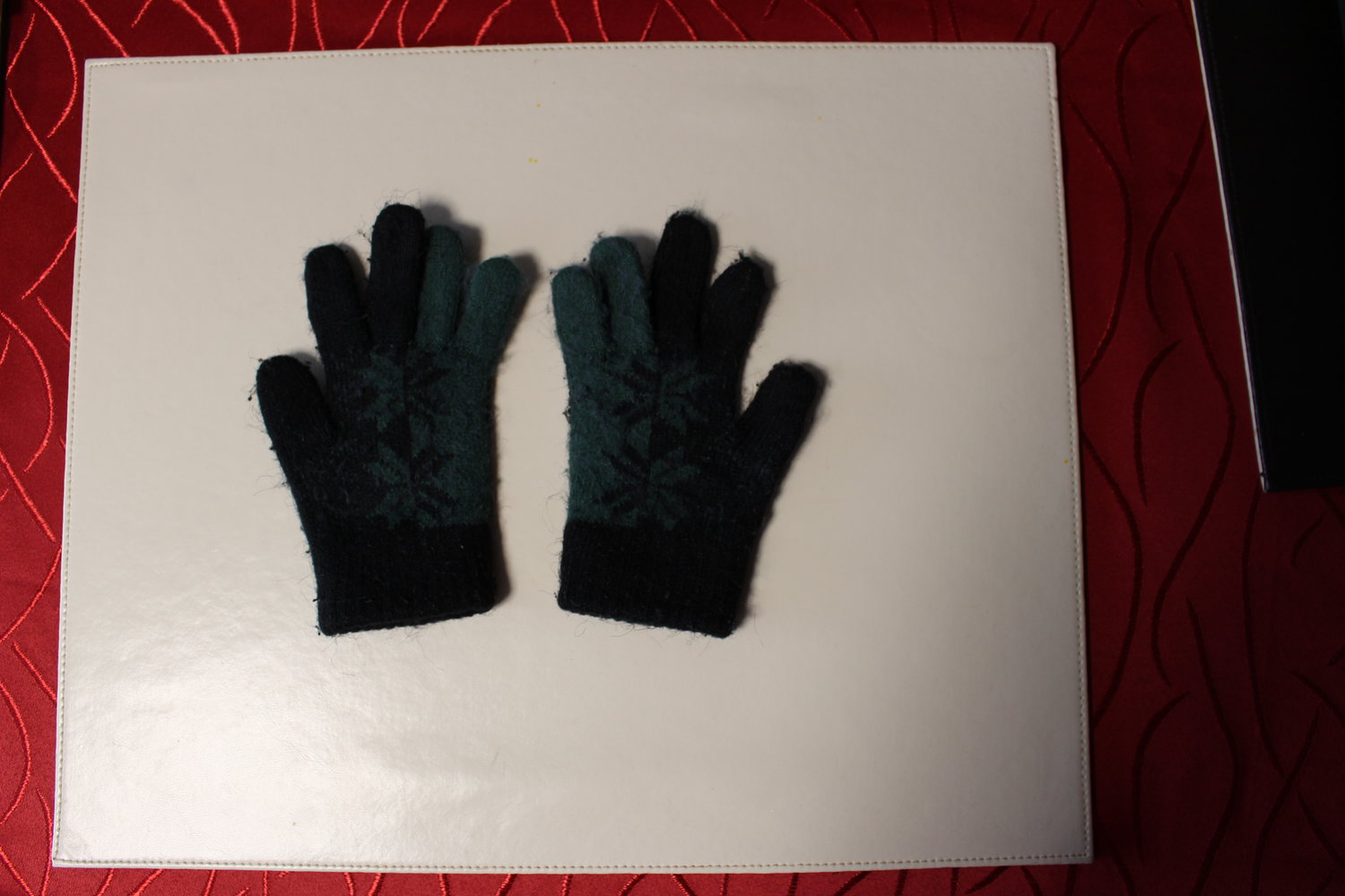 315. Kinderhandschuhe aus Wollgemisch, Gr. 128, unisex