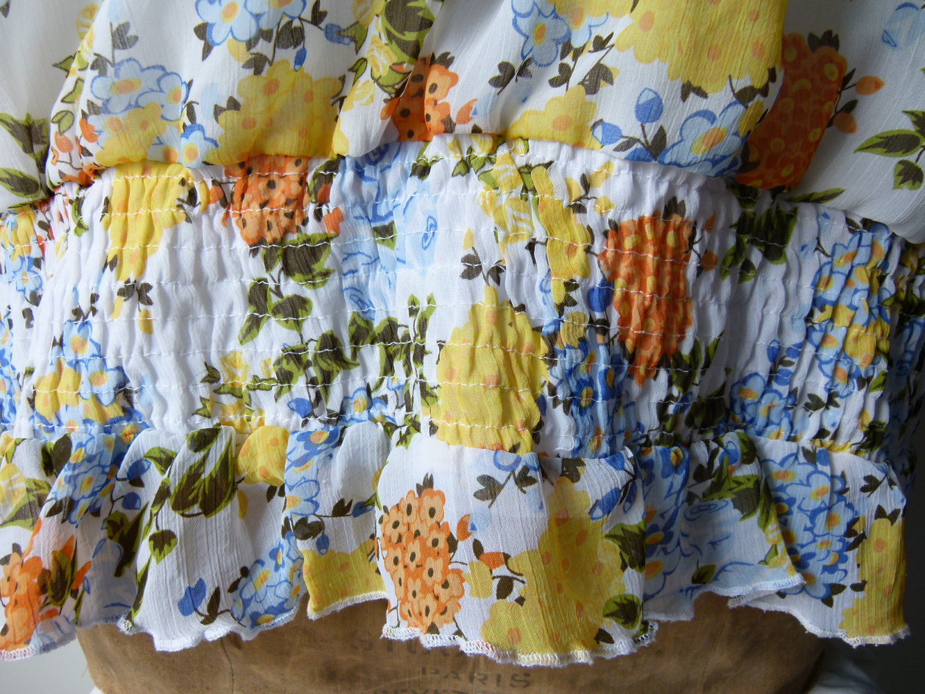 Carmen Shirt Tunika Long Bluse, weiß mit Blumenmuster, Mori Floral Boho Sommer Strand Romantik Elfen