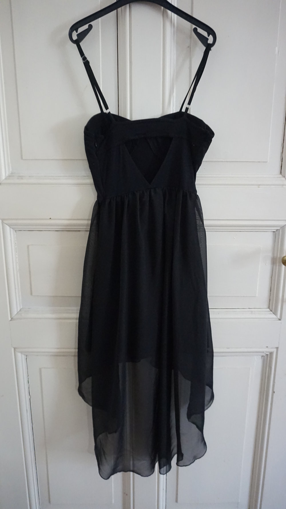 Schwarzes, A-Symmetrisches Kleid