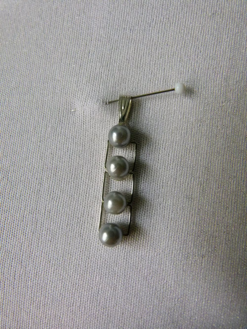 Perlen Anhänger, silberfarbenes Metall mit blaugrauen Perlen, Modeschmuck, Boho Mori Festival Goa Elegant