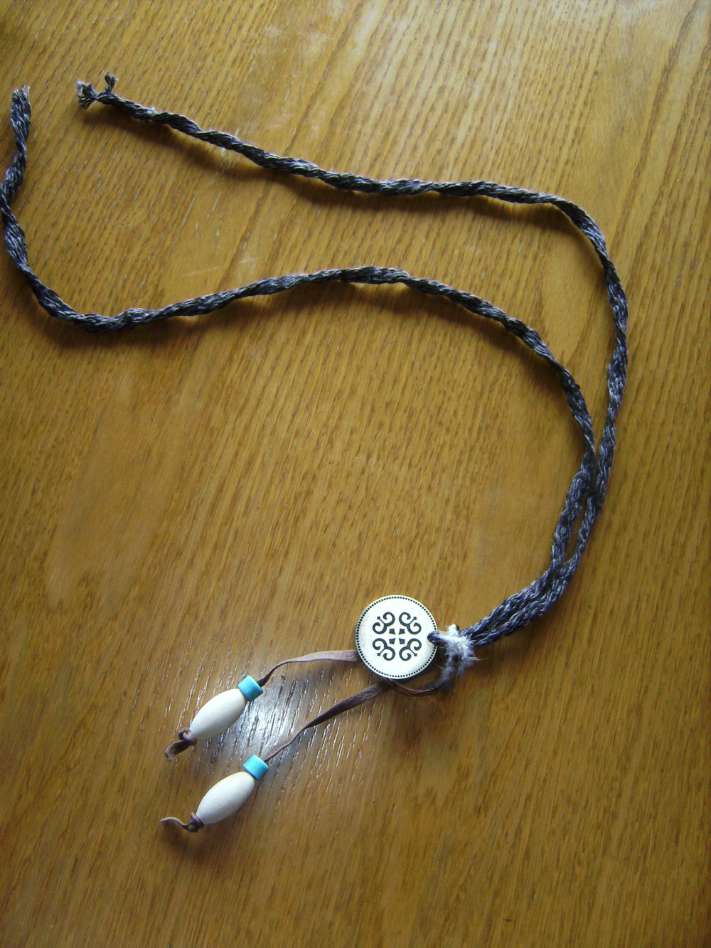 Verschenke Anhänger Indigo Look, Knüpfband Boho, Amulett Symbol, Keltisch, Holz mit Perlen an Sammelbesteller