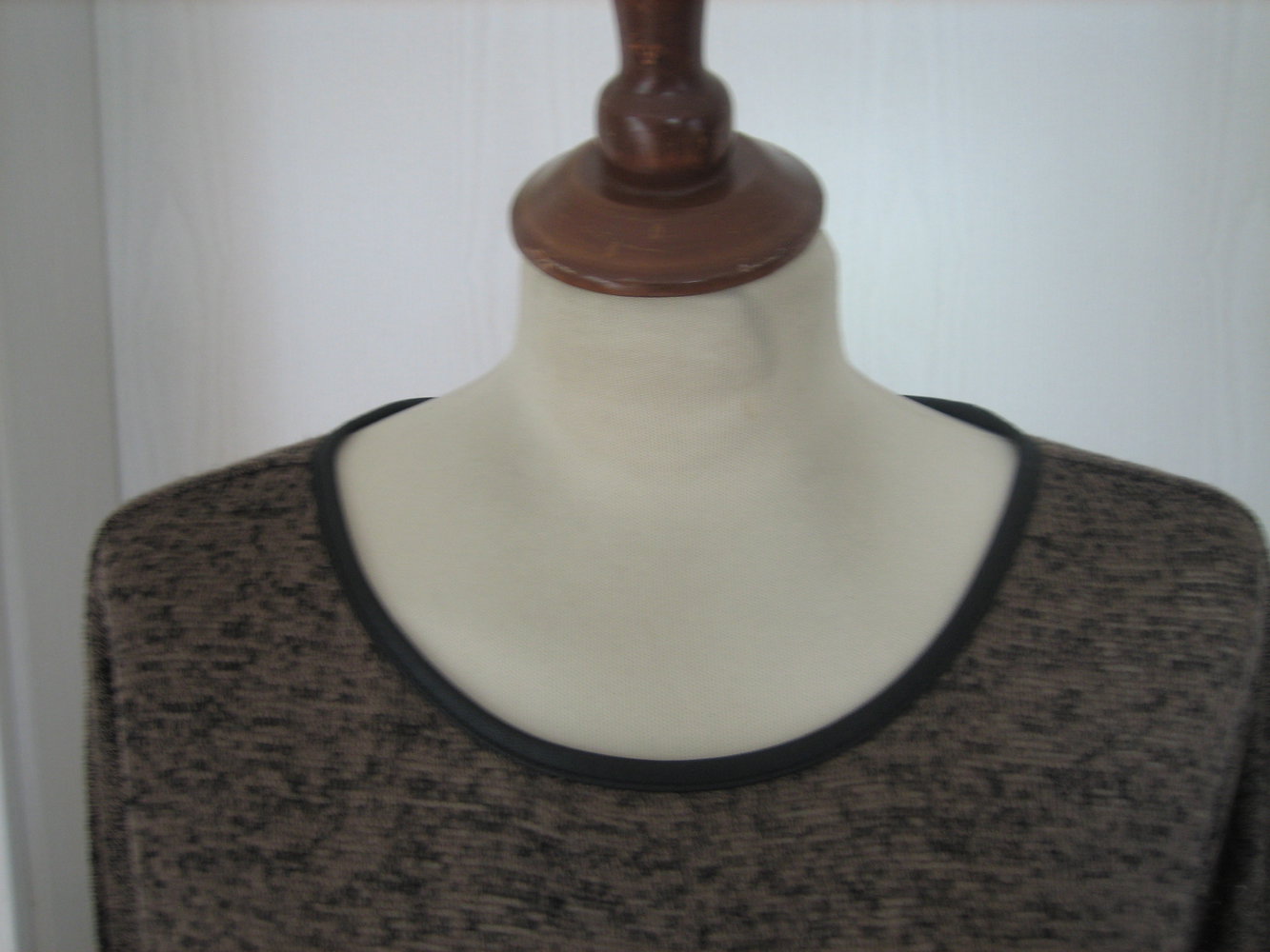 Edel-lässiger Pulli Gr. 42, megacooles Detail - Ärmelabschl. + Ausschnitt Lederimitat!