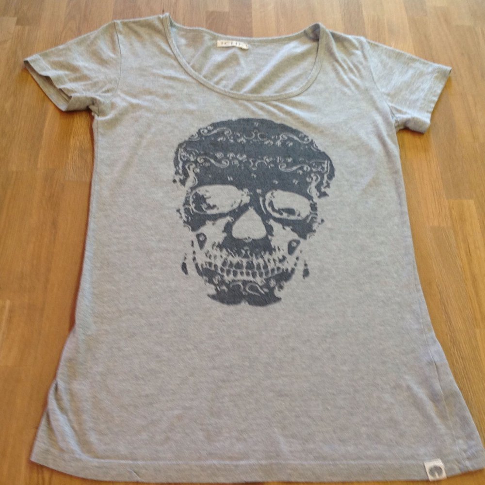 T-Shirt mit Totenkopf, Größe L 