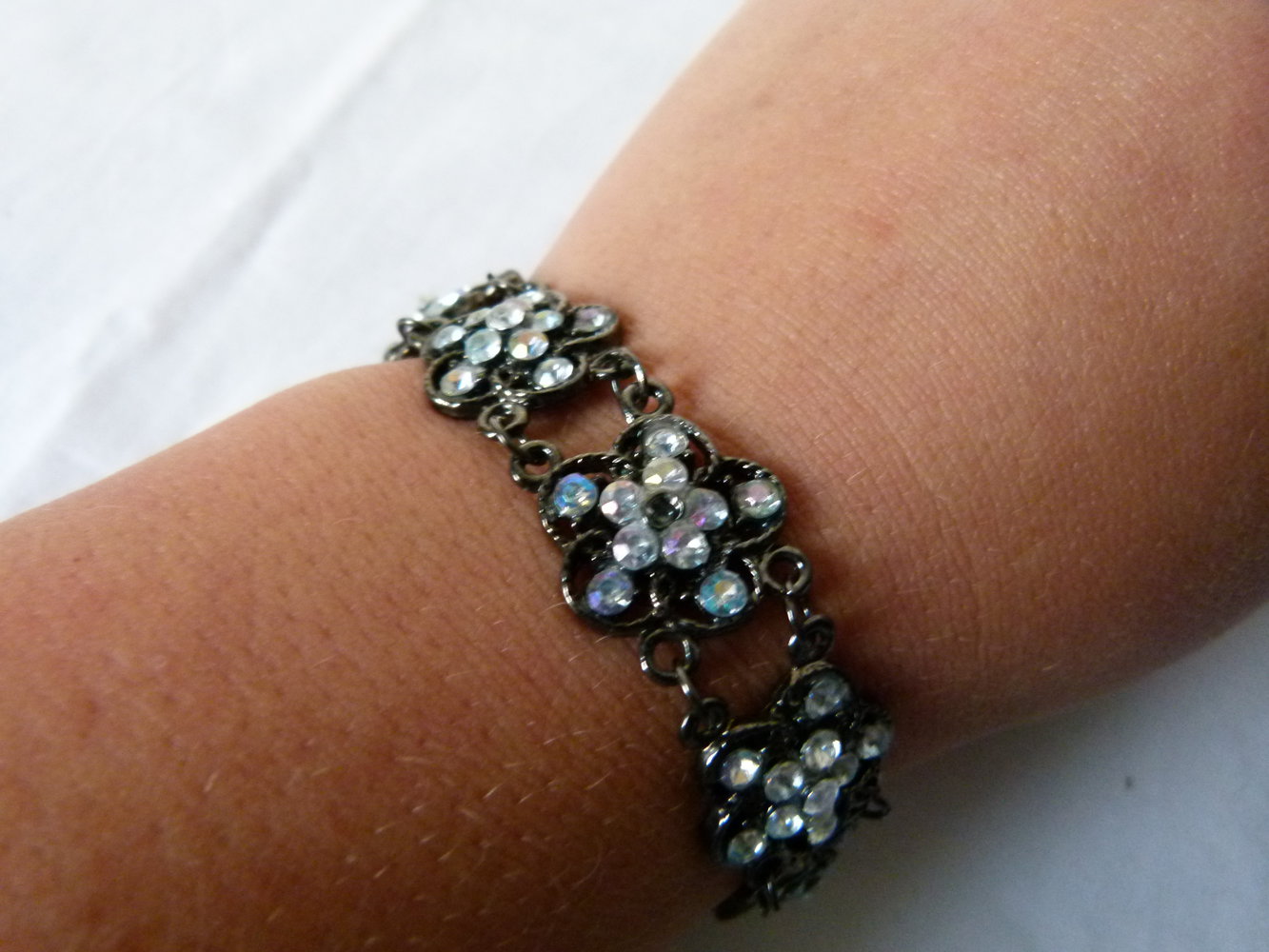 Armband, schwarzes Metall mit Strass Blumen, Modeschmuck, Boho Goa Festival Hippie Mori Romantik