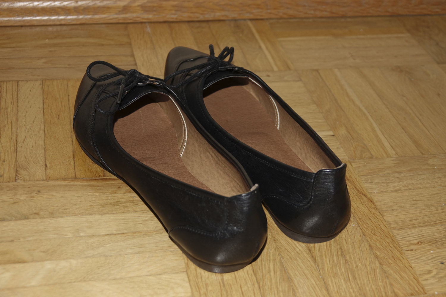 Schwarze schicke Lederballerinas