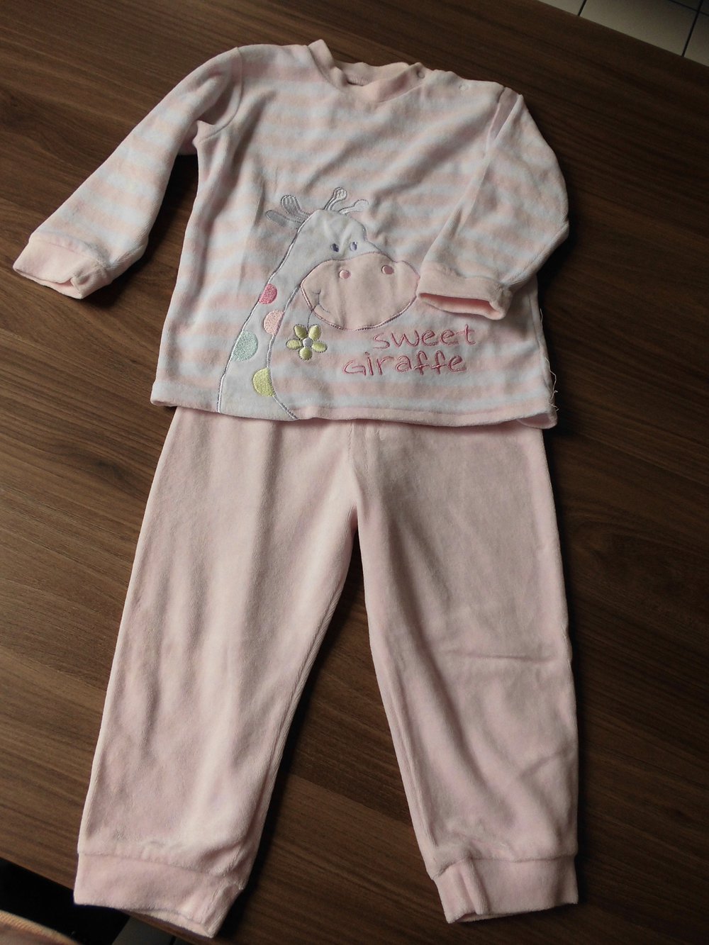 Niedlicher Giraffenschlafanzug aus Nickistoff Gr. 92