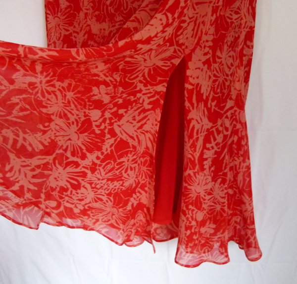 Langer Seiden Rock, rot mit korallefarbenen floralem Muster, Boho Goa Festival Hippie Mori Landleben Sommer