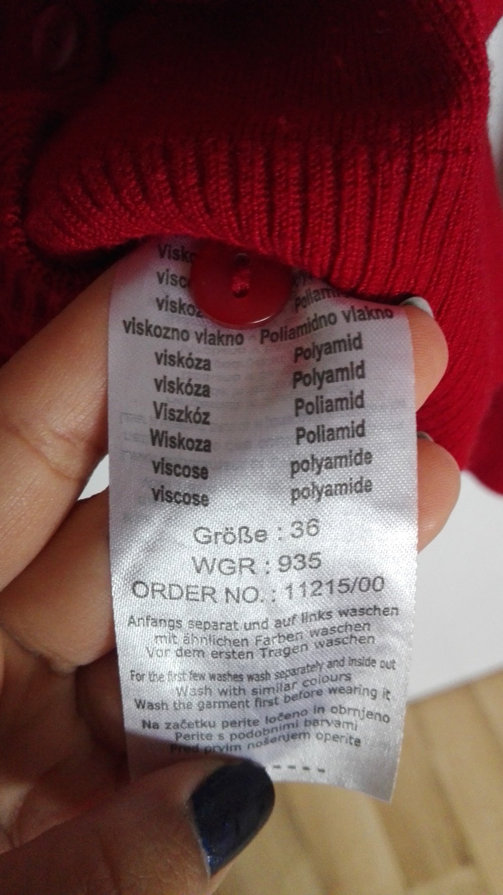 roter Cardigan 