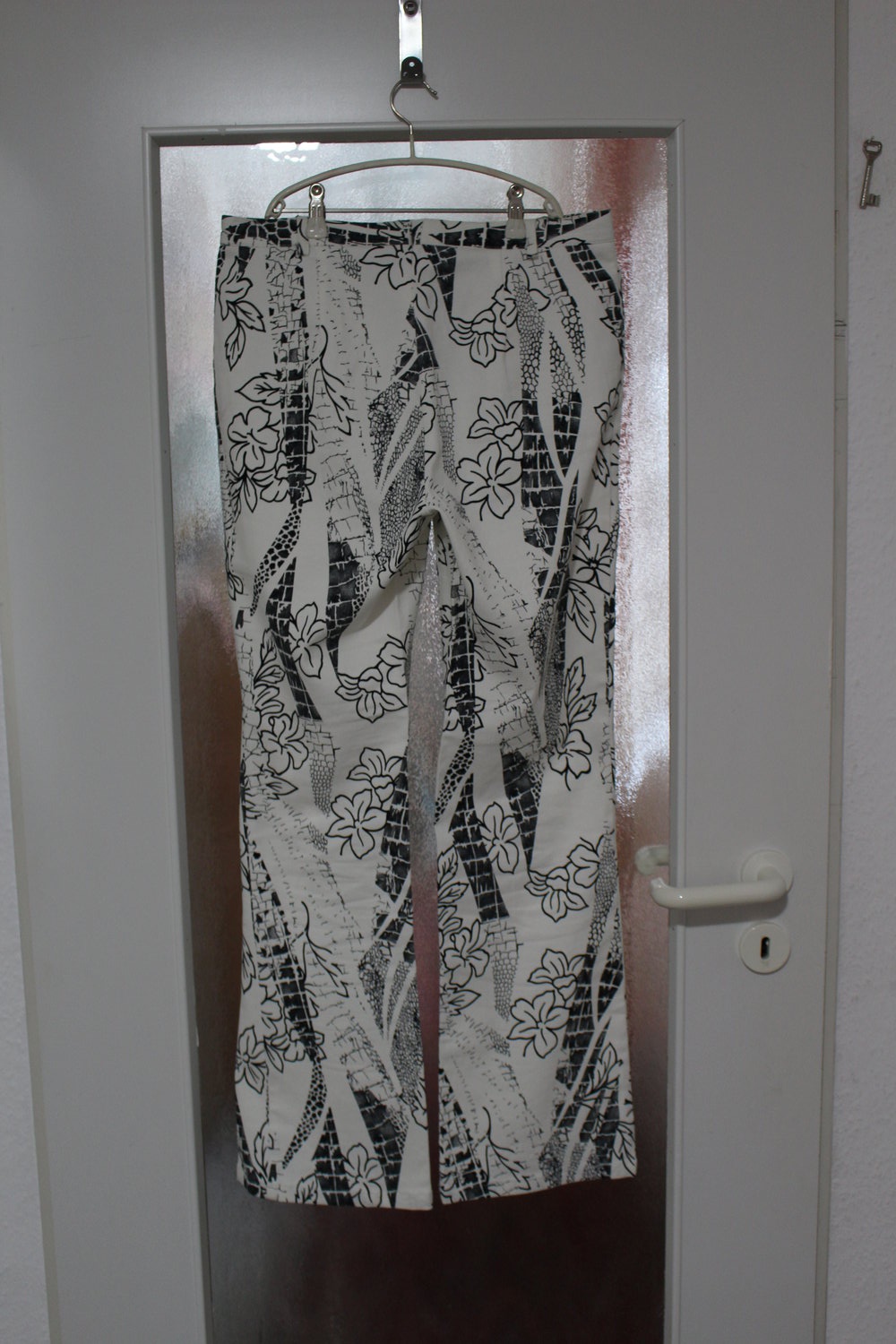 33. Sommerhose von Heine mit  Druckmuster, Gr. 38