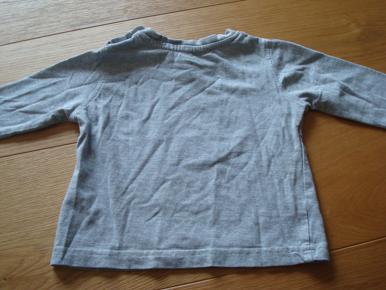 2 gleiche Langarmshirts / Pullover für Jungen