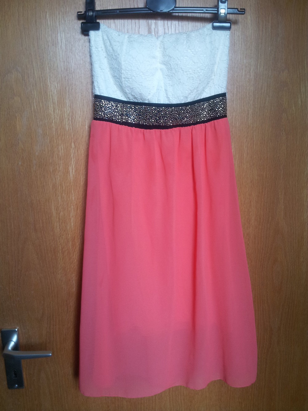Traumhaftes Sommerkleid mit Spitze und Glitzer, Schulterfrei, Gr. 38 von Mango ?