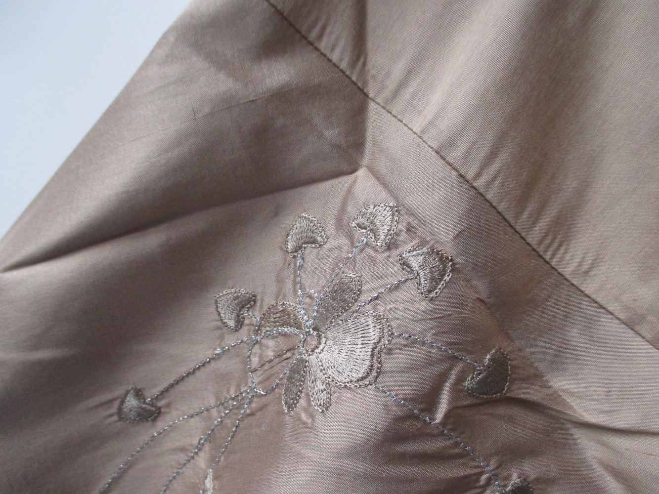 Seidenrock , h & m, braun, Gr. 36, aufgestickte Blumen, 100 % Seide, neu mit Etikett