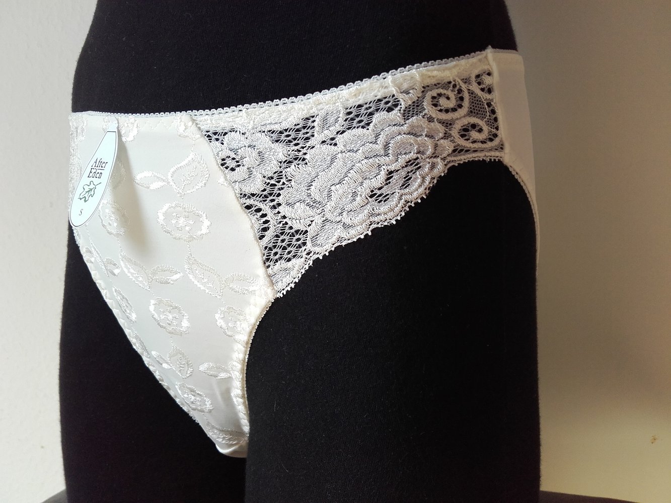 After Eden, champagner farbener Slip in S
