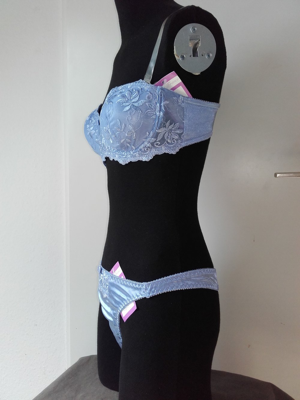 Guy de France, Set blaue Spitze, Seide 75B und S