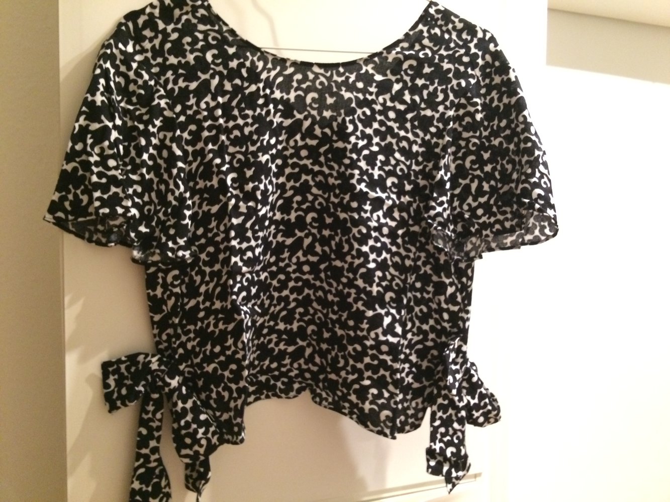 cropped Top mit Bändern/Schleifen 