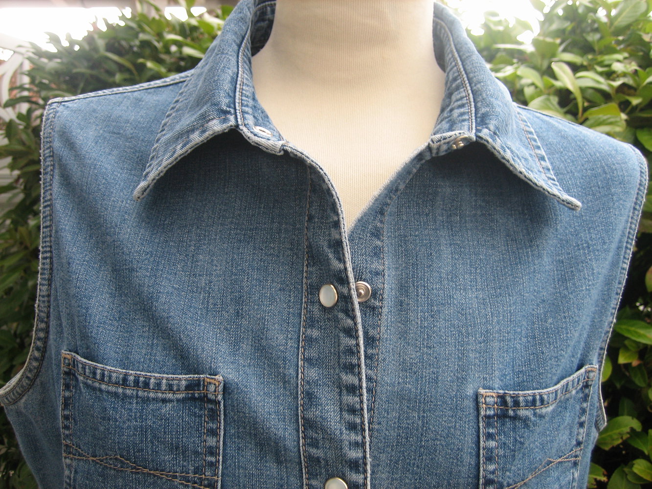 Edles Jeans-Hemd ärmellos Gr. 42, NEU - superangenehmer, leichter Denim!