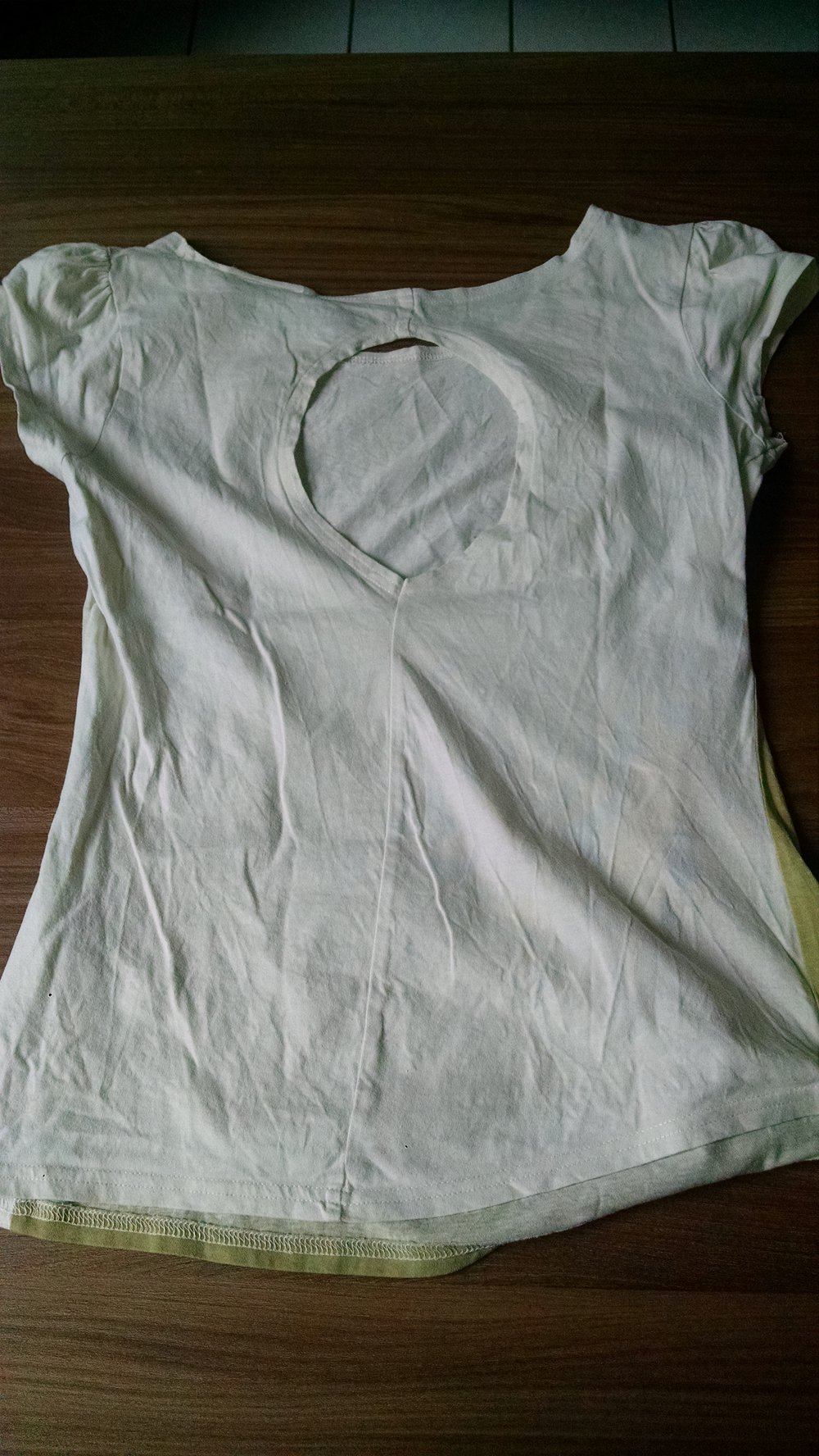 Tolles Schmetterlingshirt mit Rückenausschnitt