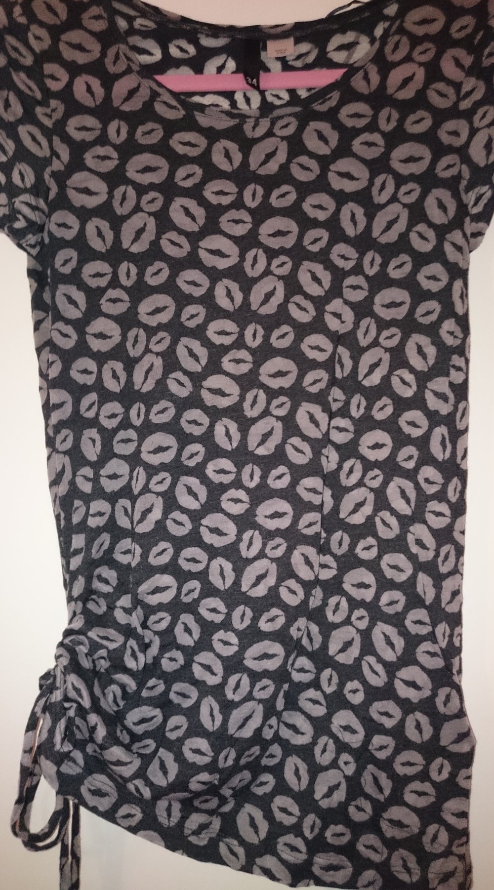 T-Shirt Kussmund schwarz-grau