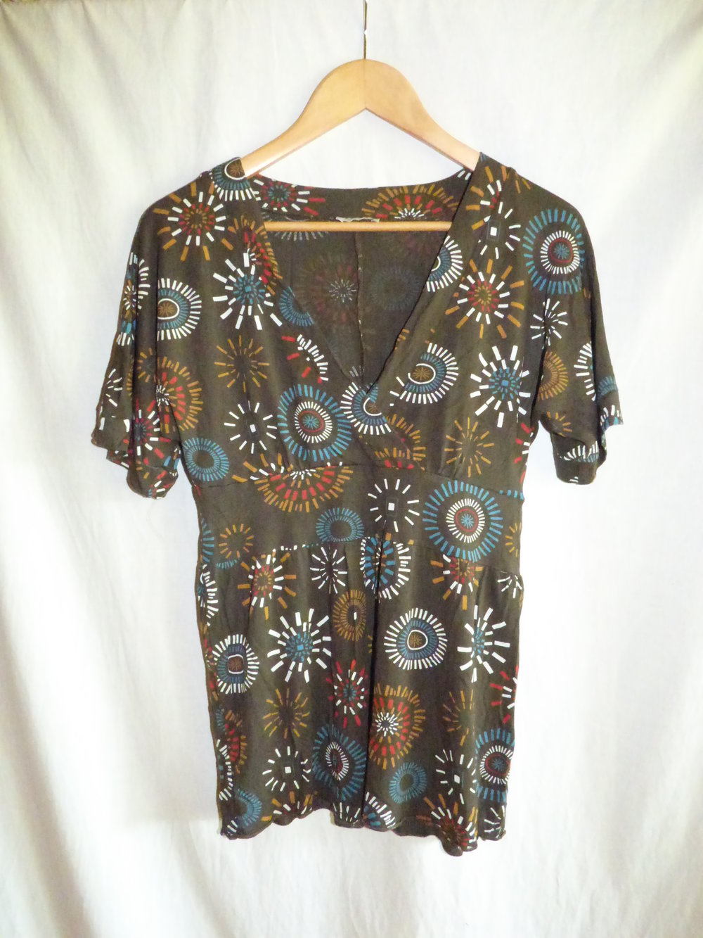 Braunes Tunikashirt mit Ethno-Print