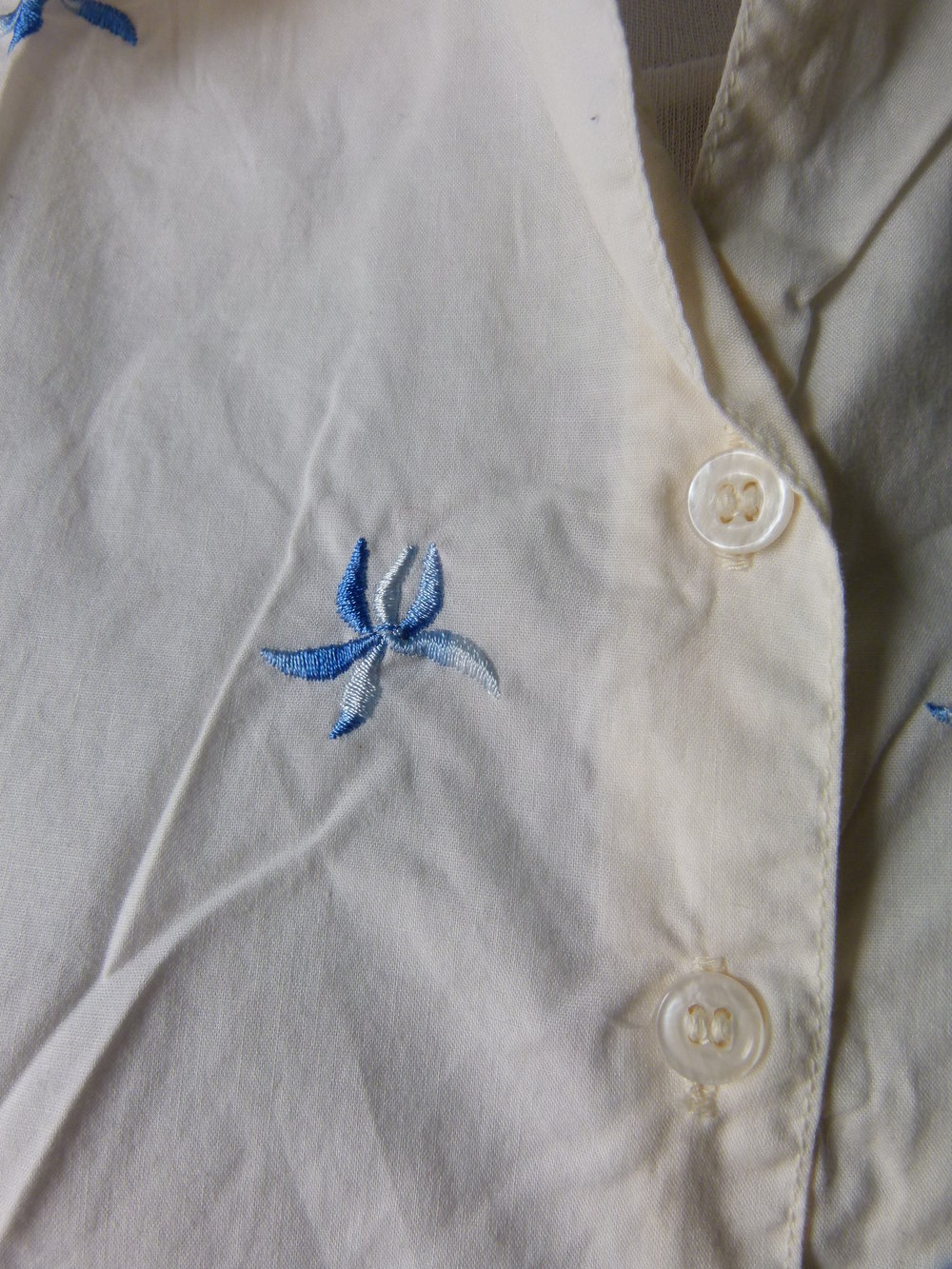 Ärmellose Bluse mit Blumen Stickerei, creme weiß blau, Boho Mori Landleben Goa Festival Hippie Blümchen Floral