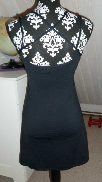 schwarzes kurzes Kleid mit Struktur, Made in UK, Größe 34 / 36