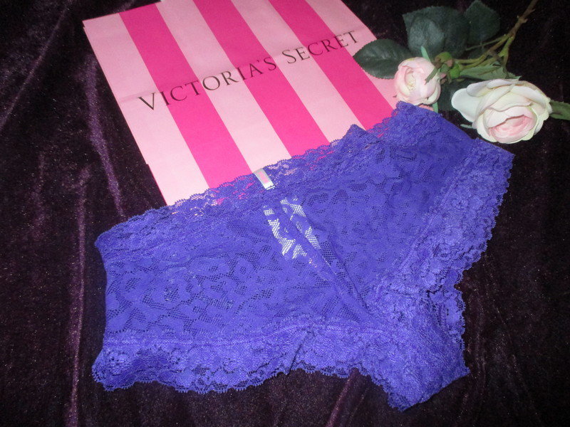 NEU mit ETIKETT * Lace Spitzen mit Nieten * Höschen * Hipster * Slip * Unterhose ''Victoria´s Secret'' Gr. 38- 40/ S- M * violett- veilchen * lila * purple * silber *