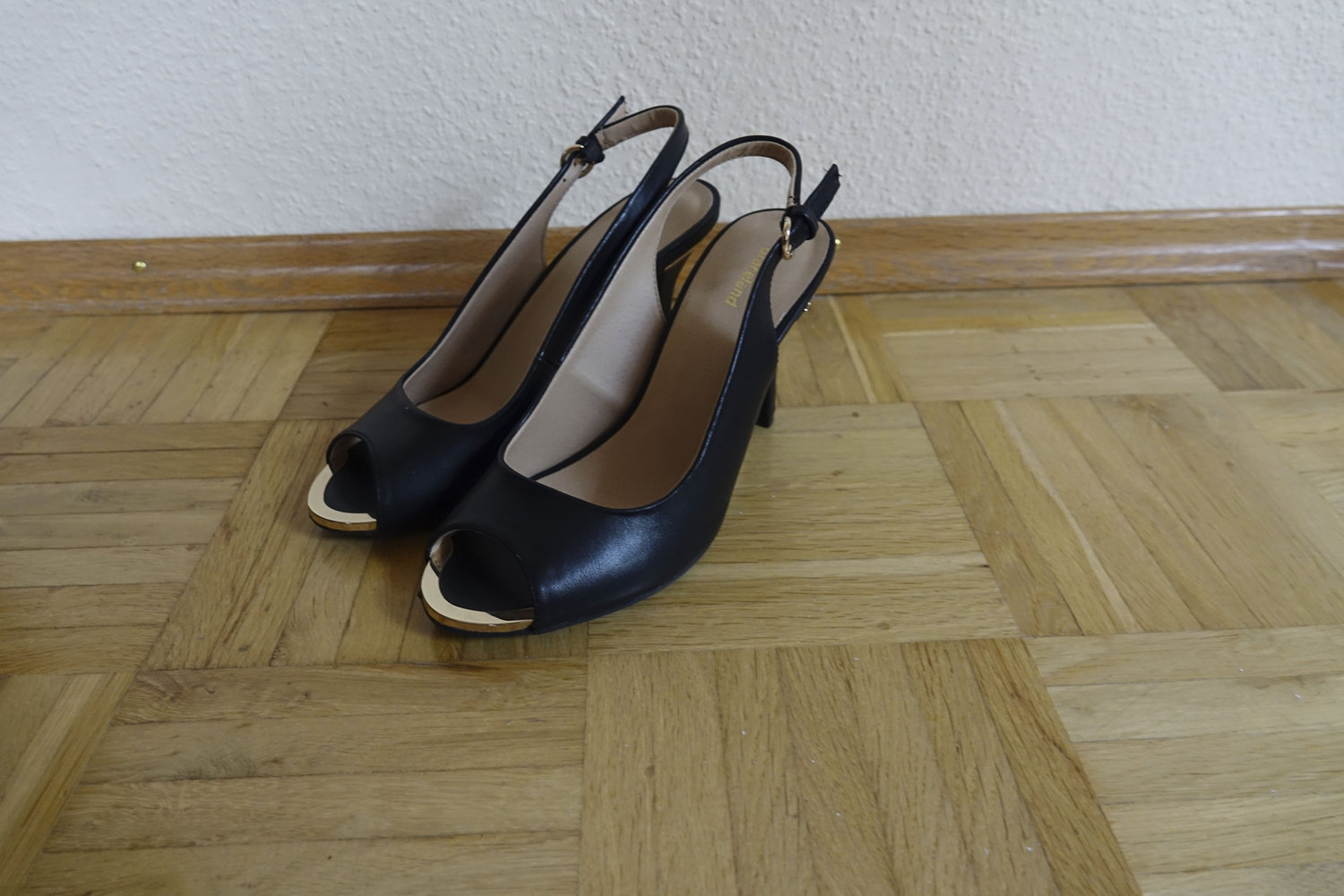 Stylische offene Pumps NEU / High Heels