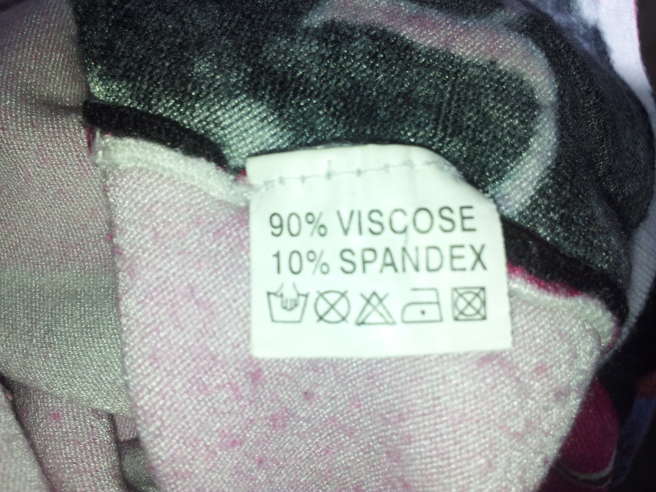 Schwarz-bunter Pullover tolles Design,schönes Material, sehr weich
