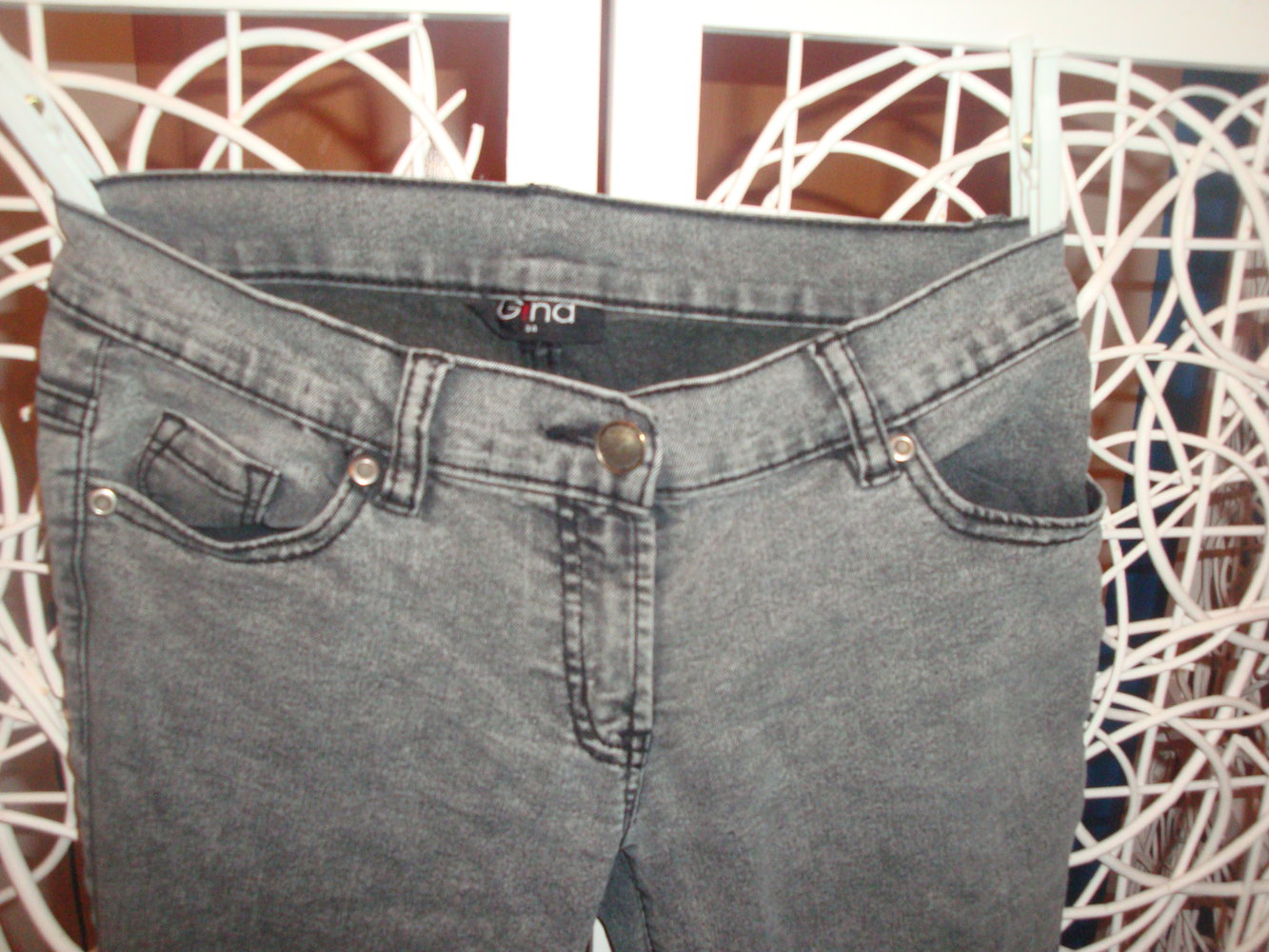 Röhrenjeans grau