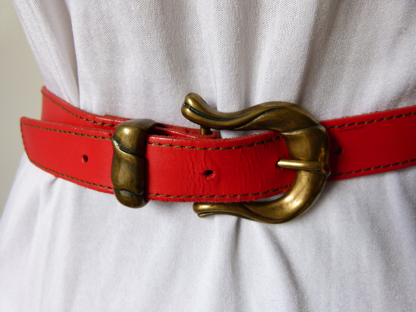 Gürtel in rot mit altgoldener Zierschnalle, Retro Vintage Boho