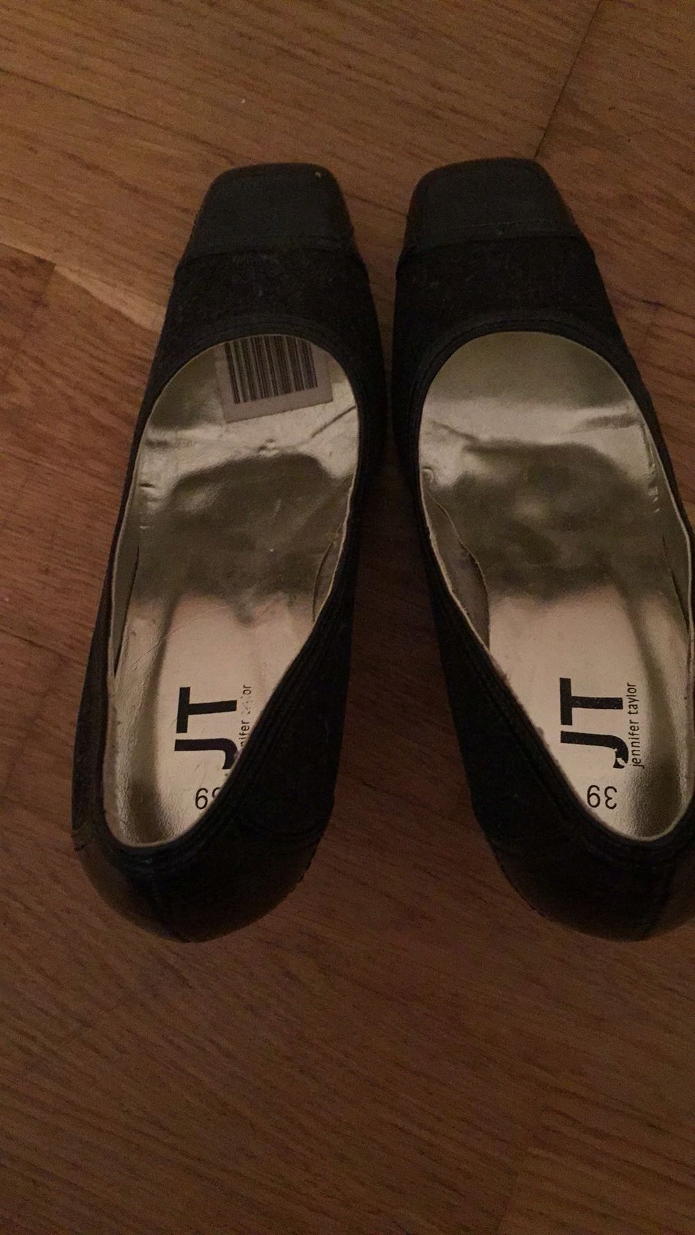 Schwarze Pumps in Samtoptik