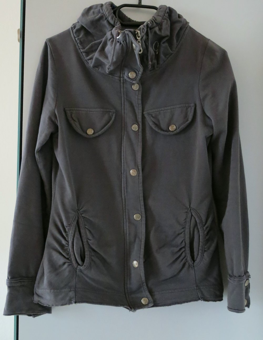 Reißverschluss-Jacke mit gerafftem Kragen, Gr. S