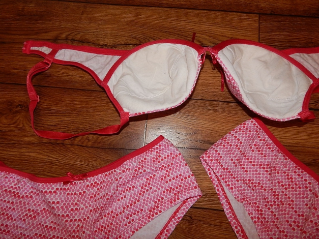 Süßes Wäscheset Leichter Push Up BH und 2 Slips Gr. 40 rot/ weiss