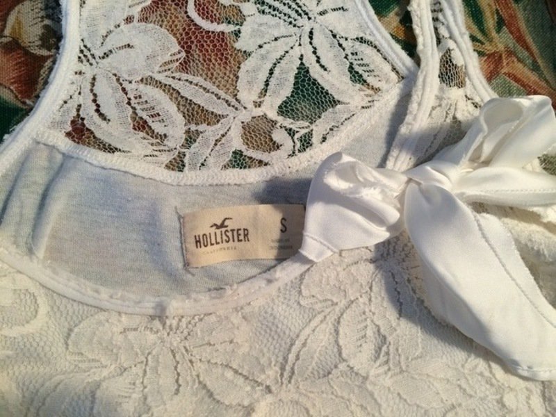 Weißes Spitzentop von Hollister, Gr. S